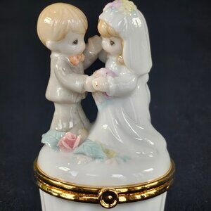 Precious Moments 2000 Bride And Groom Wedding Figural Porcelain Hinged Round Box